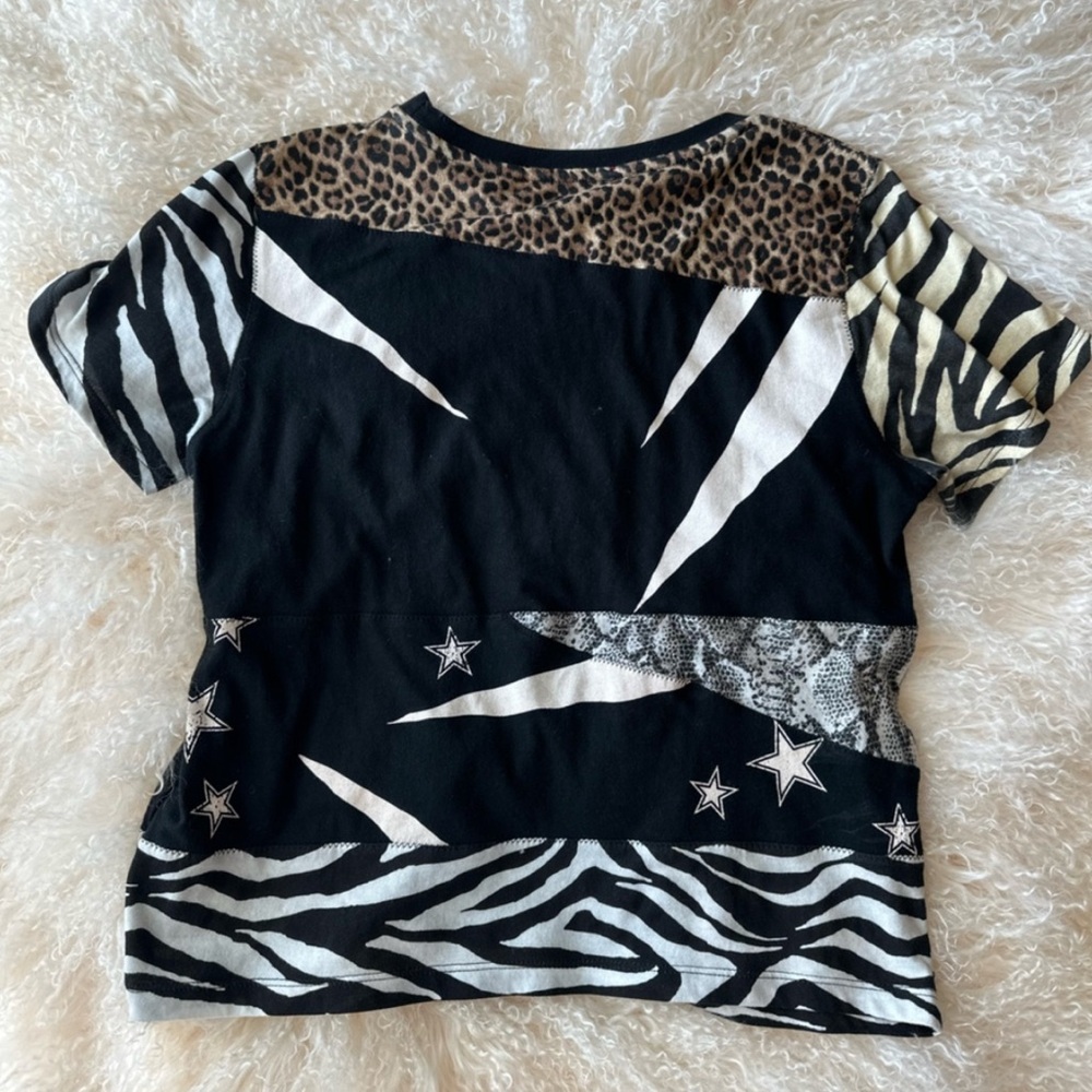 Alice + Olivia Jeans KISS Graphic Tee with Animal Print Medium - Picture 3 of 4